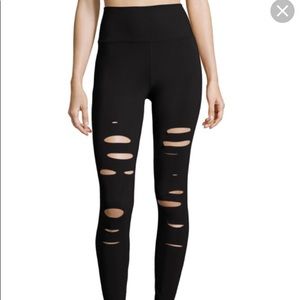 Ripped Alo Leggings M🖤